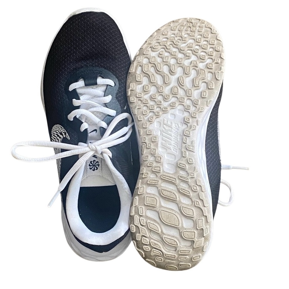 NIKE Revolution 6 Black/White Running Shoes. Size 8.5. - Picture 5 of 8